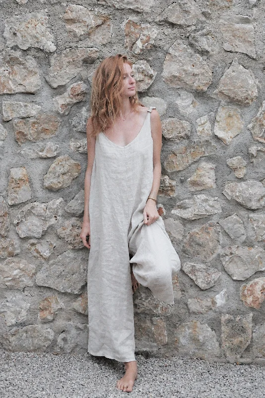 The Linen Jumpsuit // Moon